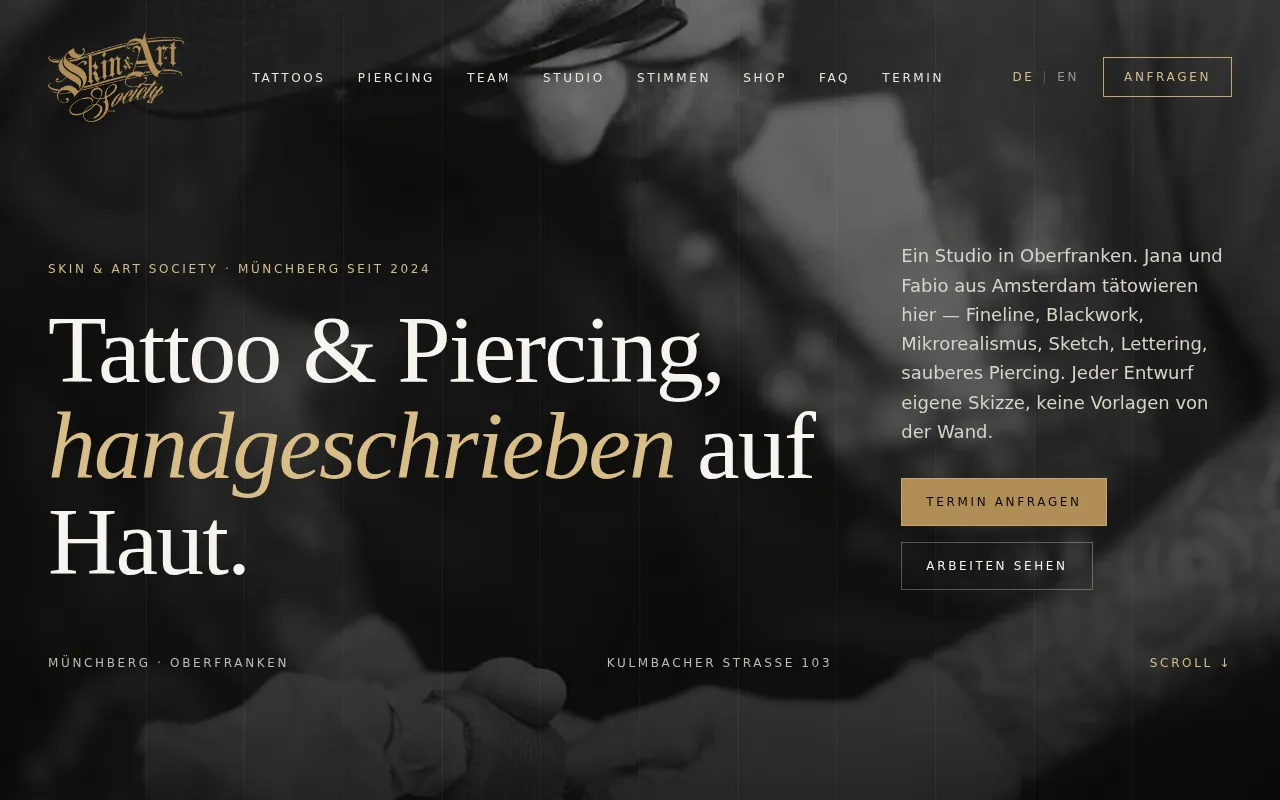 Startseite von skinartsociety.de – dunkles Studio-Design mit Shop